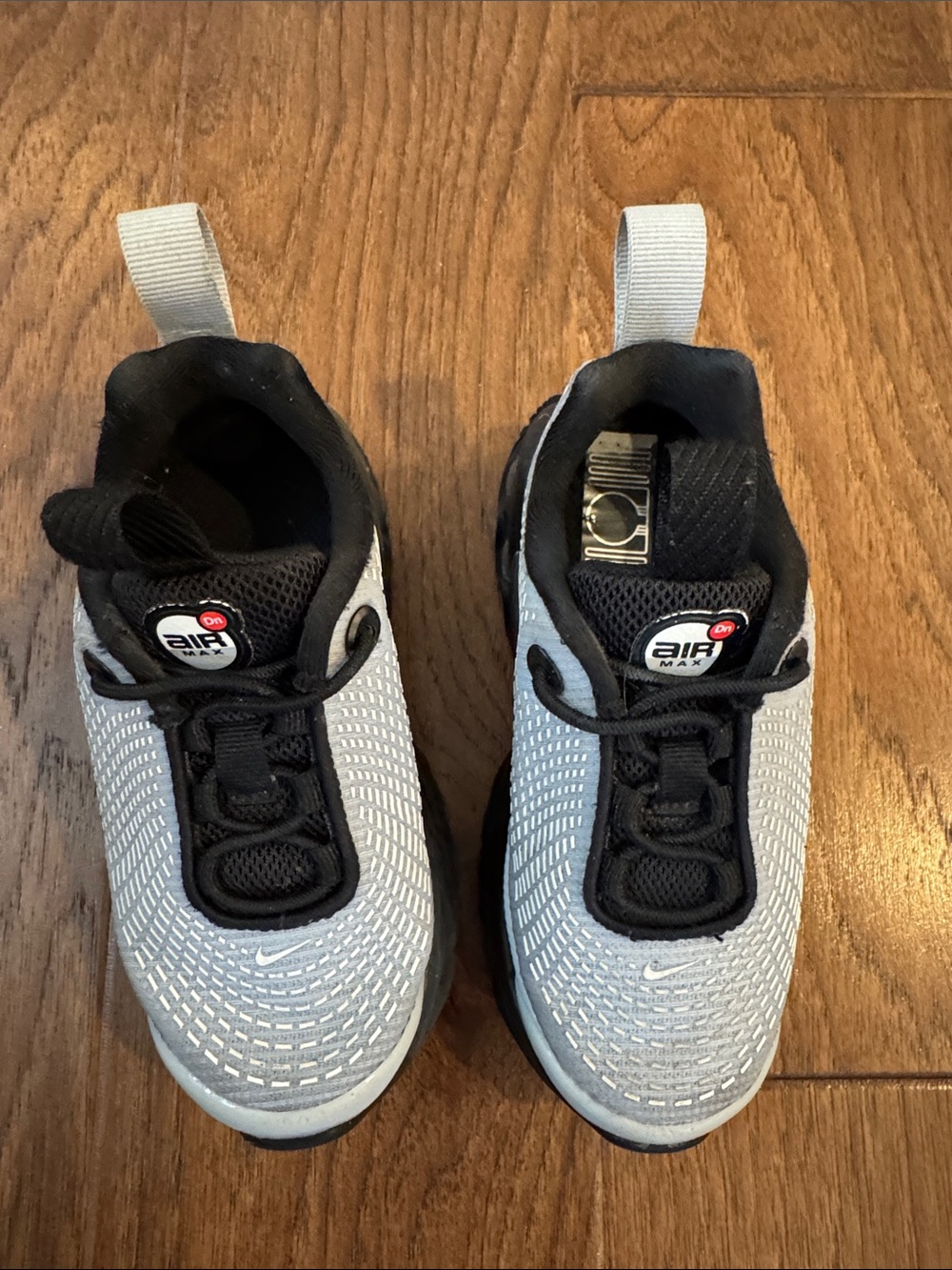 Nike Kids Slip-On air max Sneakers in Light Gray and Black